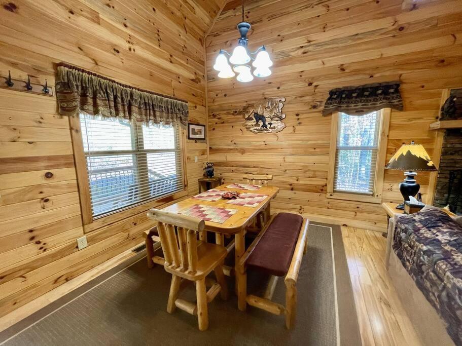 2 Bed Cabin Hot Tub Close To Helen #16 Экстерьер фото