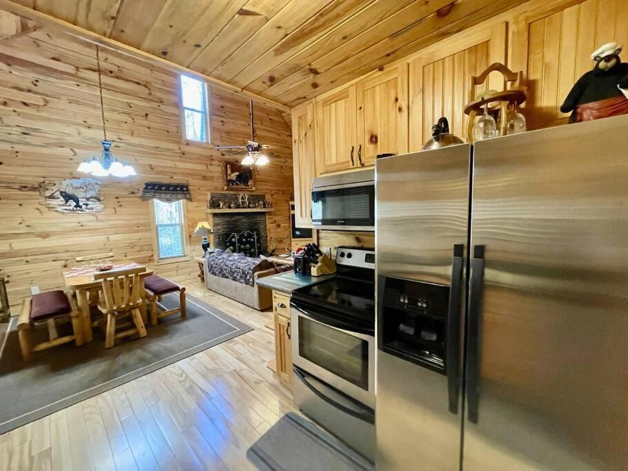 2 Bed Cabin Hot Tub Close To Helen #16 Экстерьер фото