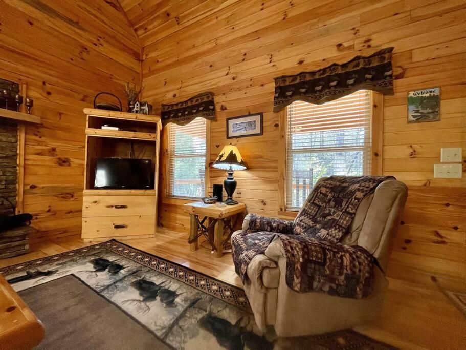 2 Bed Cabin Hot Tub Close To Helen #16 Экстерьер фото