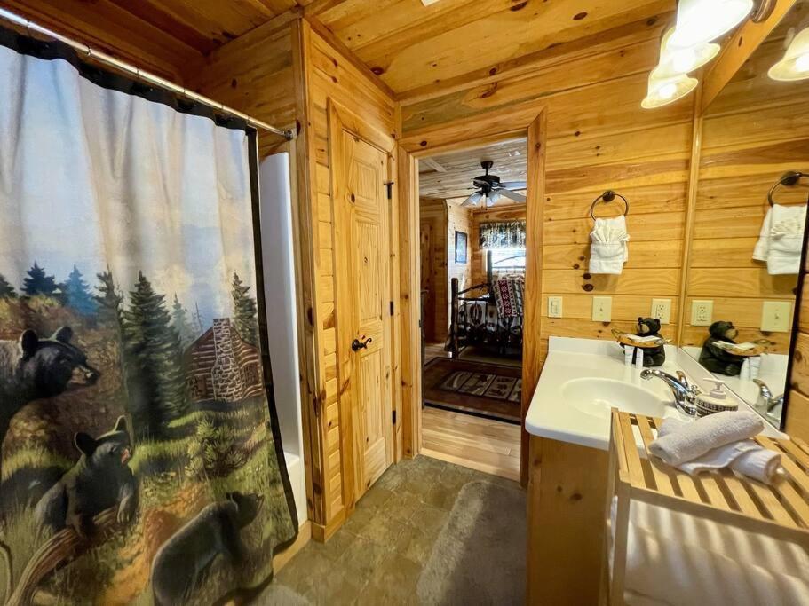 2 Bed Cabin Hot Tub Close To Helen #16 Экстерьер фото