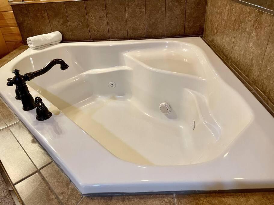 2 Bed Cabin Hot Tub Close To Helen #16 Экстерьер фото
