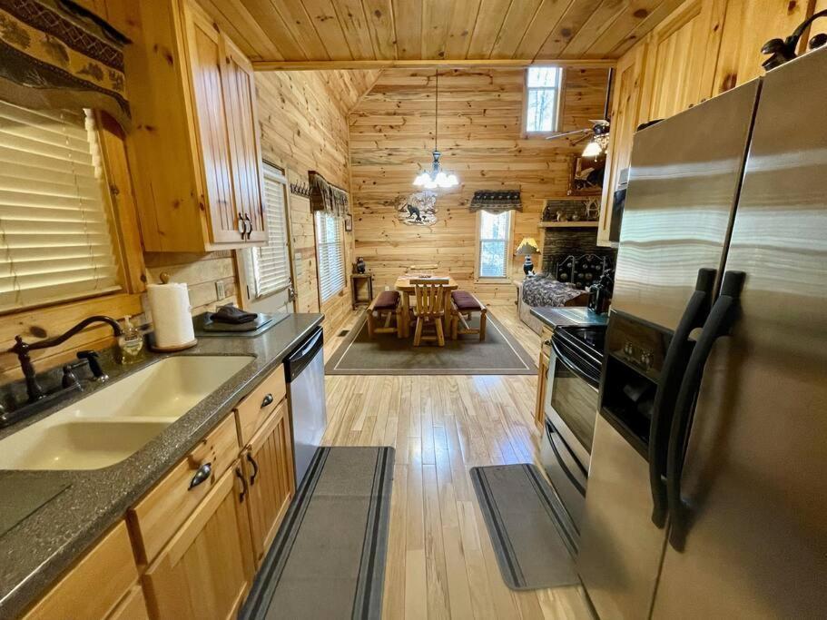2 Bed Cabin Hot Tub Close To Helen #16 Экстерьер фото