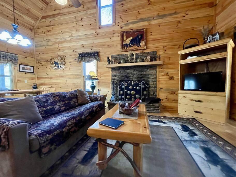 2 Bed Cabin Hot Tub Close To Helen #16 Экстерьер фото